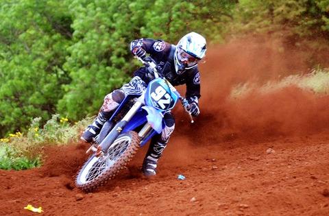 Injury dents Gillett's title hopes