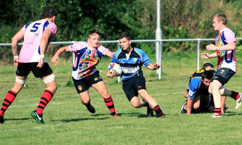 ON THE ATTACK: Evesham maintain possession during their exciting 16-13 victory over Pinley in their opening Midlands Three West (South) fixture of the new season. Picture: SARAH DISTON