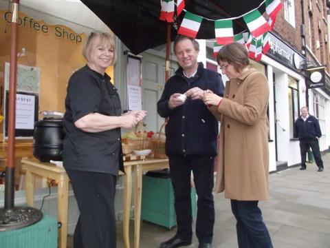 Tewkesbury Admag: Lesley O’Brien from the Bay Tree Street serving up homemade soup and delicious pasta e fagioli with pugliese and focaccia from the pavement outside her shop in Church Street Tewkesbury Admag: Lesley O’Brien from the Bay Tree Street serving up homemade soup and delicious pasta e fagioli with pugliese and focaccia from the pavement outside her shop in Church Street