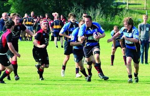LINE-OUT WINNER: Evesham second row Clive Smart (centre). Picture: ROLAND BAILEY