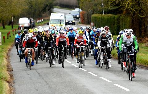 BUNCHED TOGETHER: A packed field make their way through Radford during Evesham and District Wheelers’ annual 99-kilometre road race which was eventually won by Will Bjergfelt. Picture: NICK TOOGOOD. 1113273002