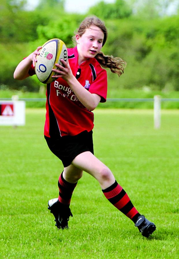 Tewkesbury Admag: AWARD WINNER: Pershore’s Emmie Bewley in action at the final Midlands Ladies’ Touch Rugby League tournament of the season. Picture: FIZZ BEWLEY. Tewkesbury Admag: AWARD WINNER: Pershore’s Emmie Bewley in action at the final Midlands Ladies’ Touch Rugby League tournament of the season. Picture: FIZZ BEWLEY.