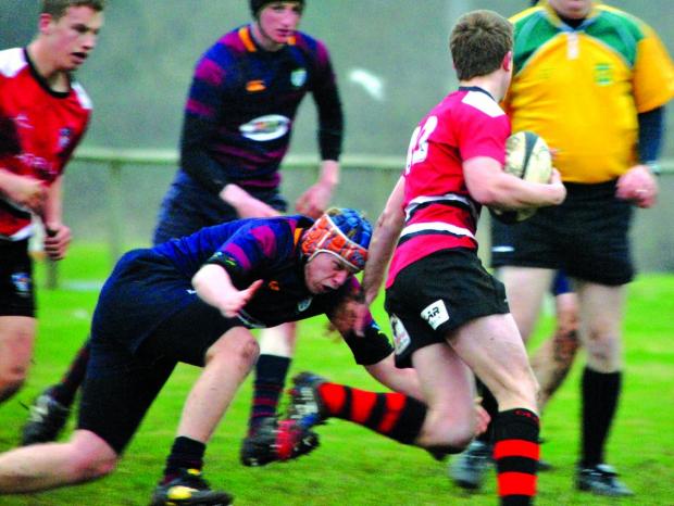 Tewkesbury Admag: STRONG DEFENCE: Forward Martin Di Franco lines up a tackle for Evesham Colts at Nuneaton in the National Colts Plate third round. Picture: GINO DI FRANCO Tewkesbury Admag: STRONG DEFENCE: Forward Martin Di Franco lines up a tackle for Evesham Colts at Nuneaton in the National Colts Plate third round. Picture: GINO DI FRANCO
